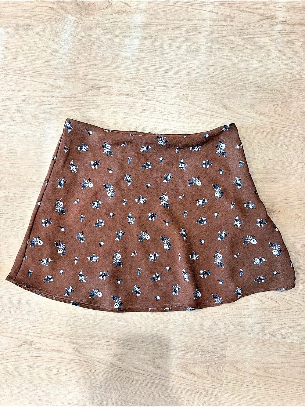 Divided Floral Mini Skirt in Brown & Blue Size 6 Like New